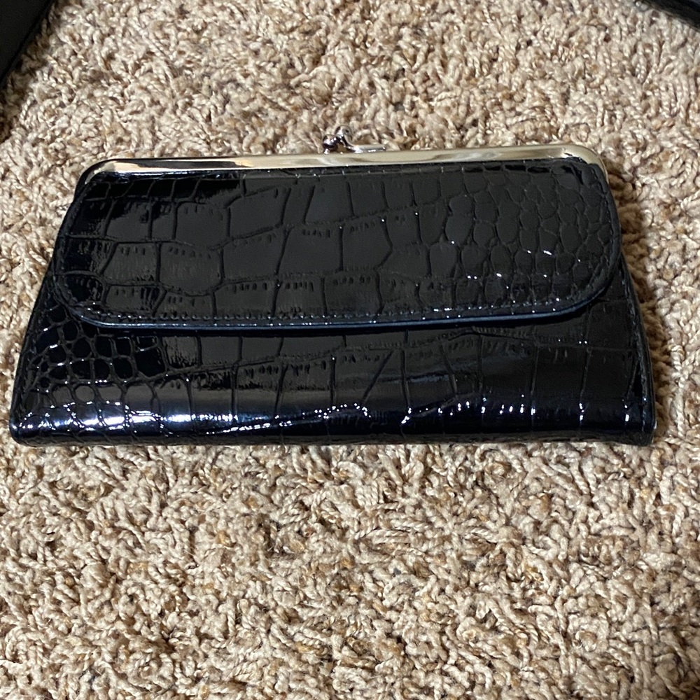 Wallet unsure of brand